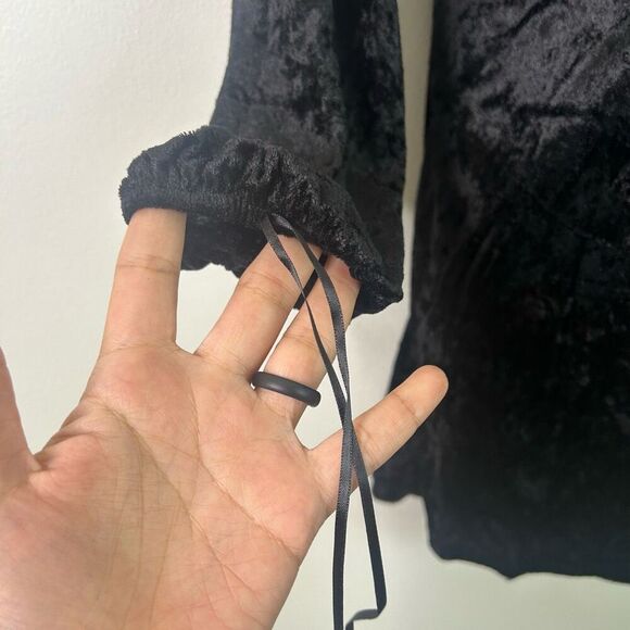 Maria Gabrielle Crushed Velvet Peasant Top S Black Lace-Up Cottagecore Goth - Picture 4 of 11